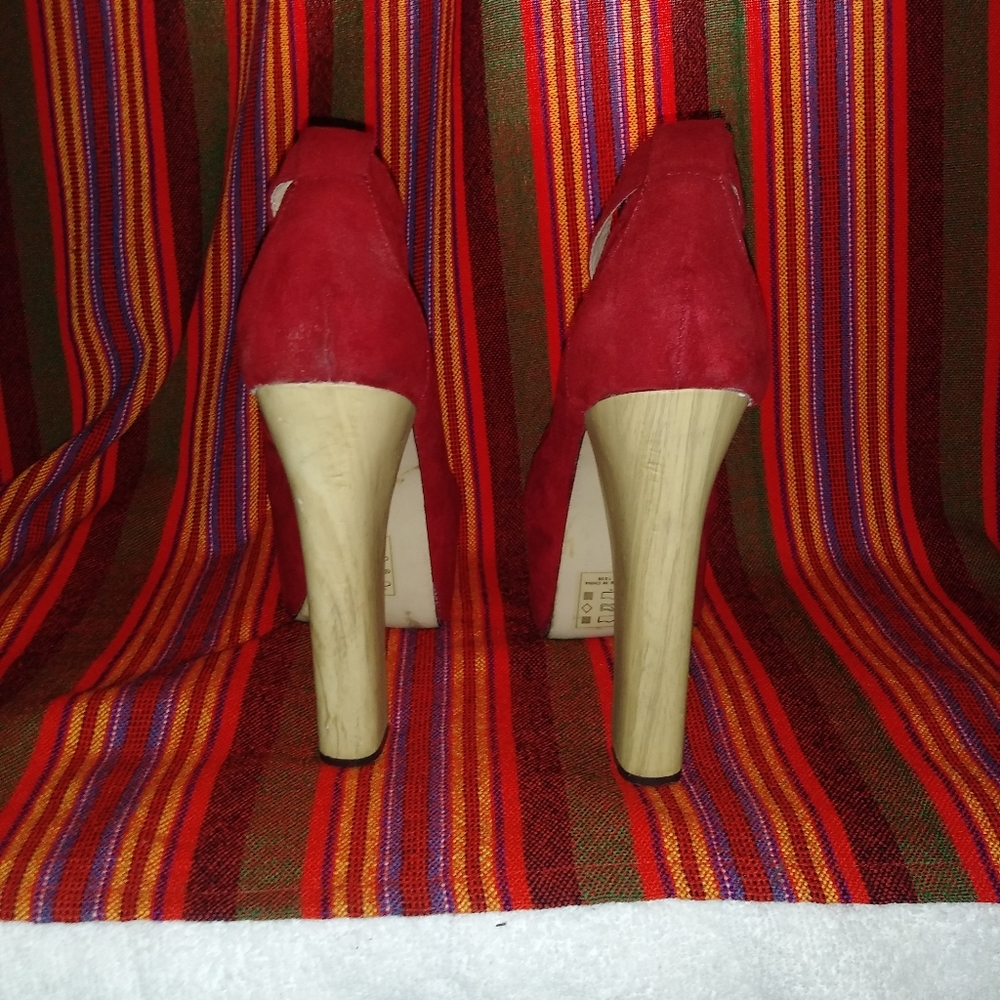 Shoes - Picture 4 of 4